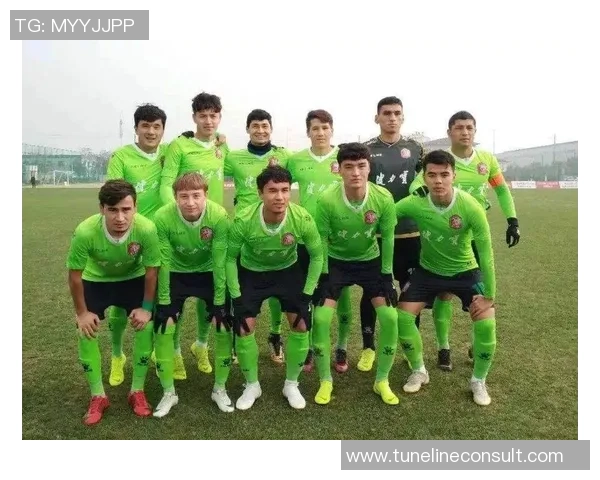 退役球星转型足球教练探索成功与挑战的深度剖析